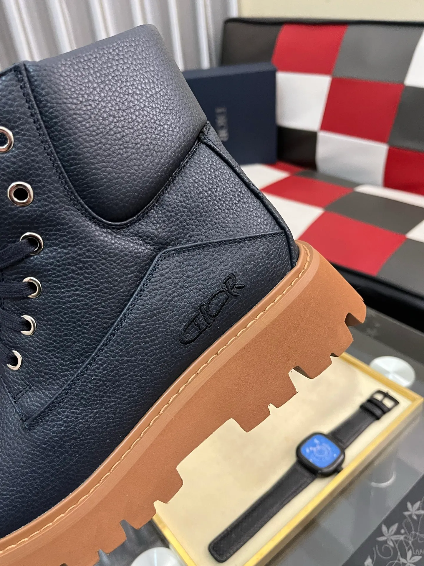 Men's shoes 💰: 560⌚️⌚️Dior top crafts Dior high-top boots counter synchronizes with the original factory configuration, original cowhide patchwork fabric imported from Italy, breathable and comfortable imported water-dyed cow lining, sole: original factory special original sole super comfortable, original factory with single goods high quality, you can enter and exit the counter at will, welcome to compare and synchronize with the counter, code number: 38-44